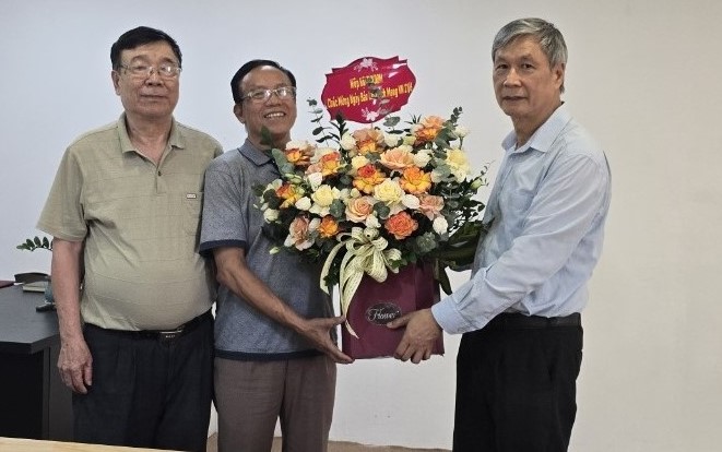 Lãnh đạo Hiệp hội VBTA chúc mừng Tạp chí Kinh doanh và Biên mậu VN nhân kỷ niệm 99 năm Ngày Báo chí Cách mạng Việt Nam